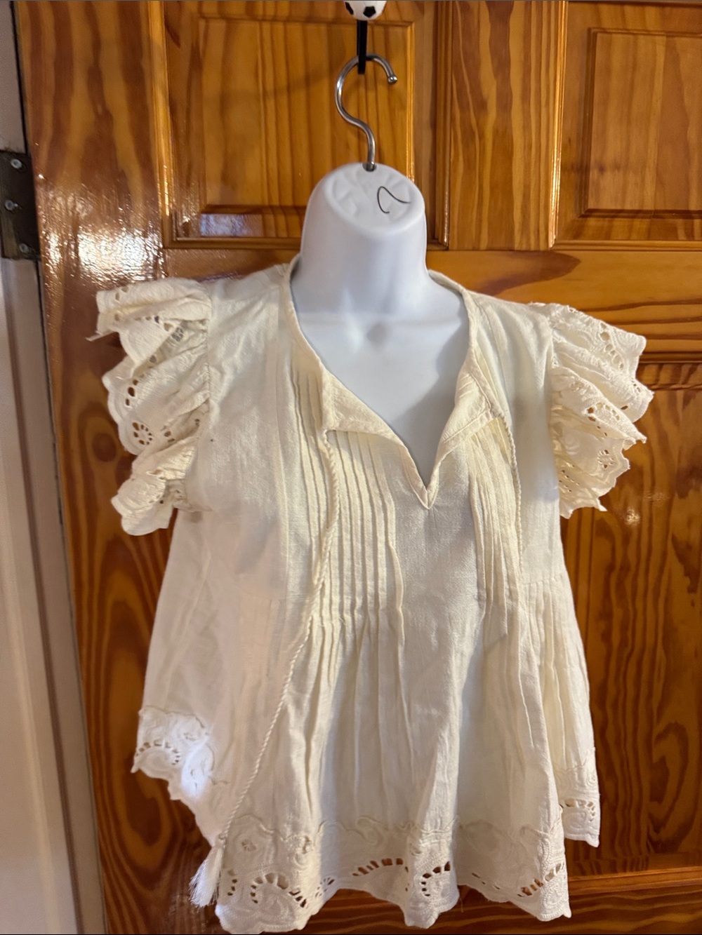 Women’s Cream Eyelet Pintuck Flutter Sleeve Blouse. 100% cotton - Picture 1 of 1